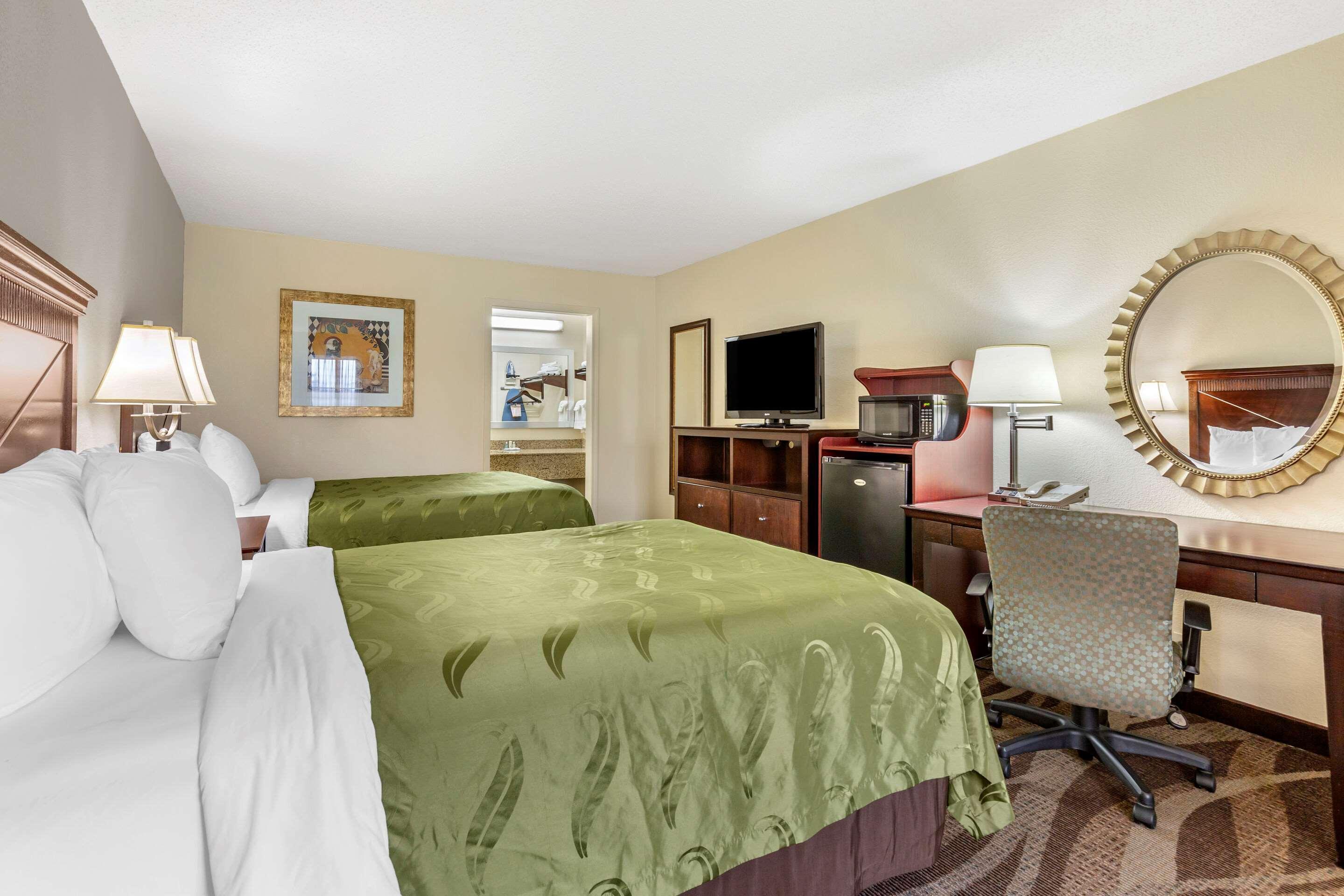 Quality Inn Windsor Mill Bagian luar foto