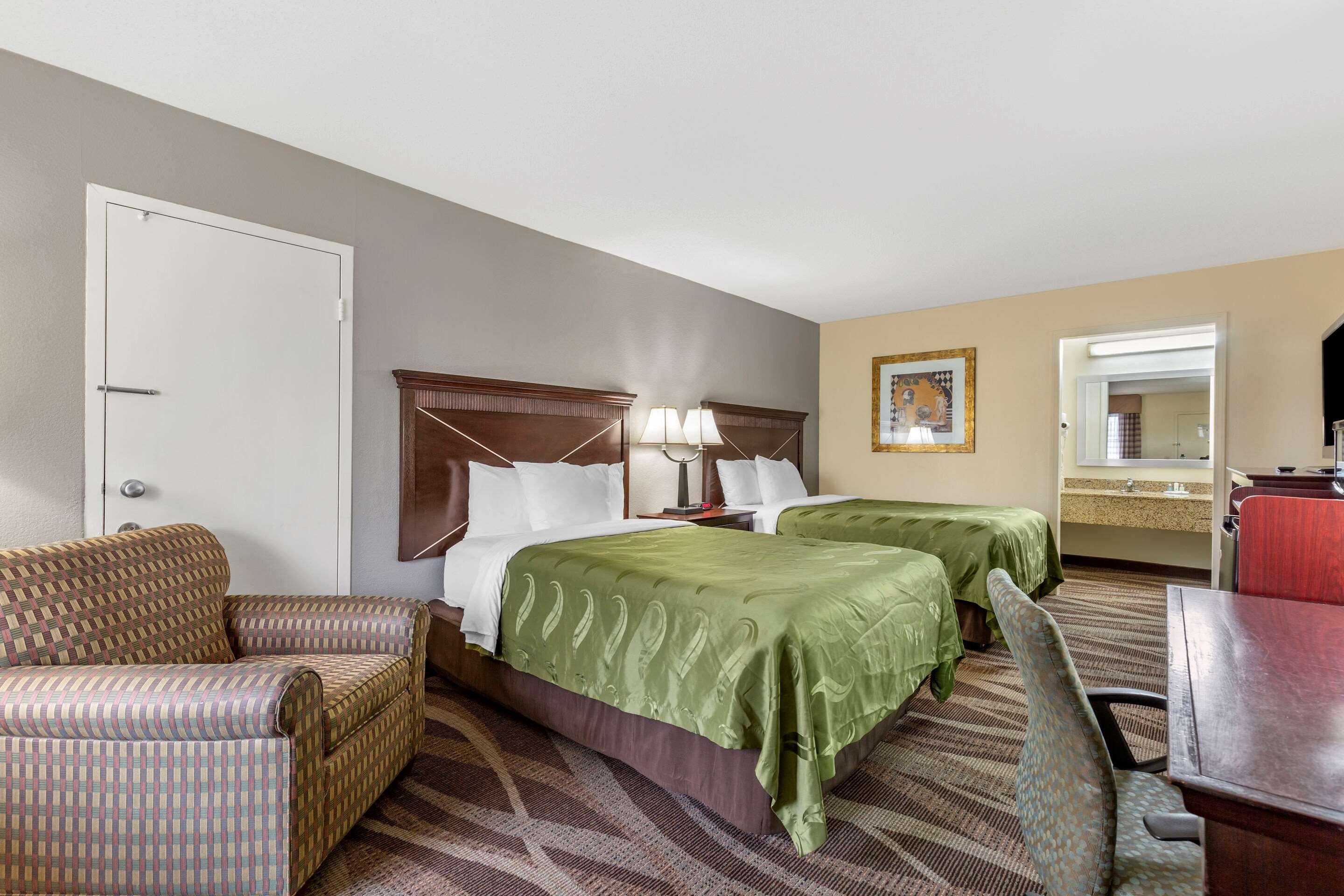 Quality Inn Windsor Mill Bagian luar foto