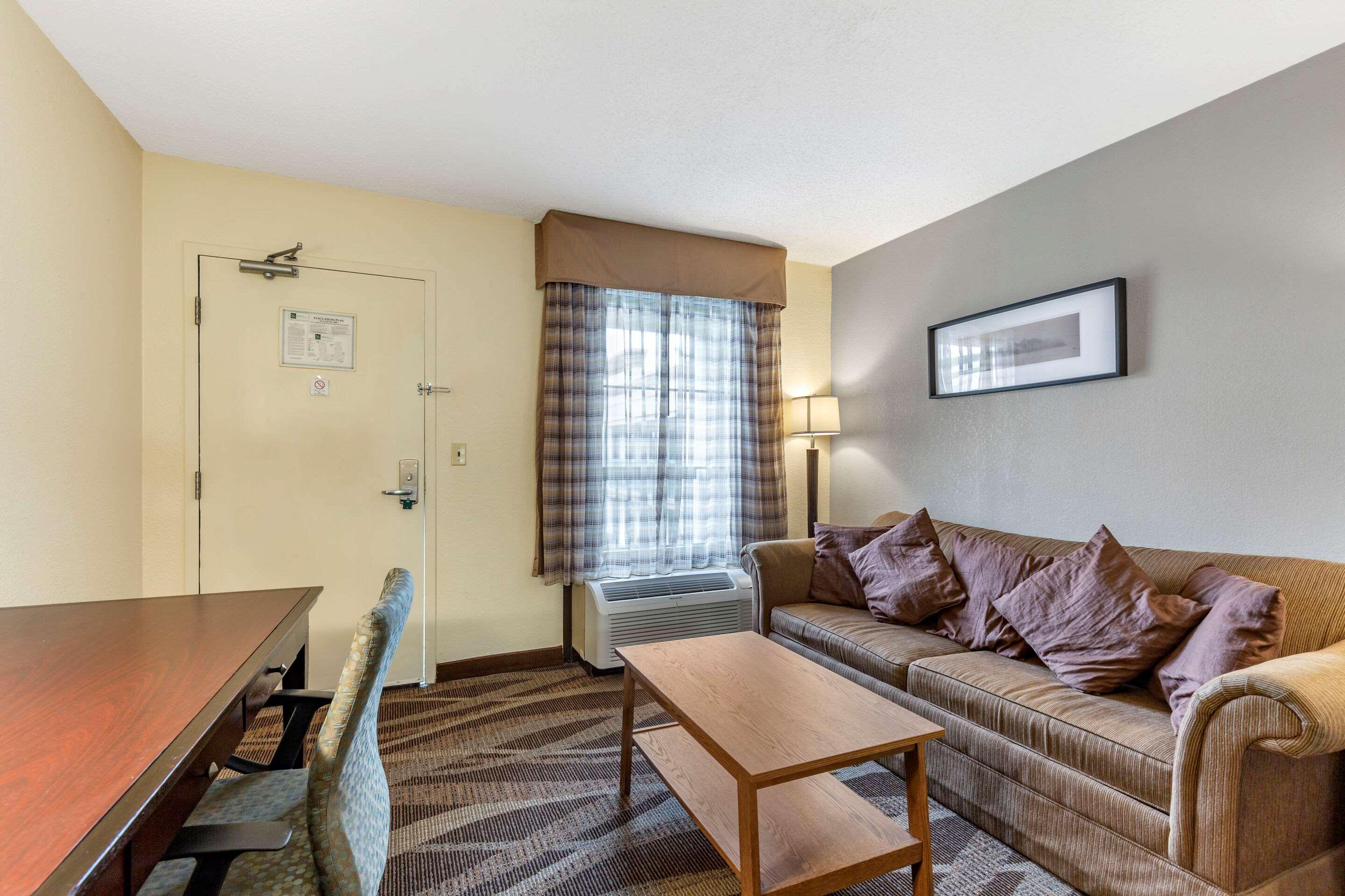 Quality Inn Windsor Mill Bagian luar foto