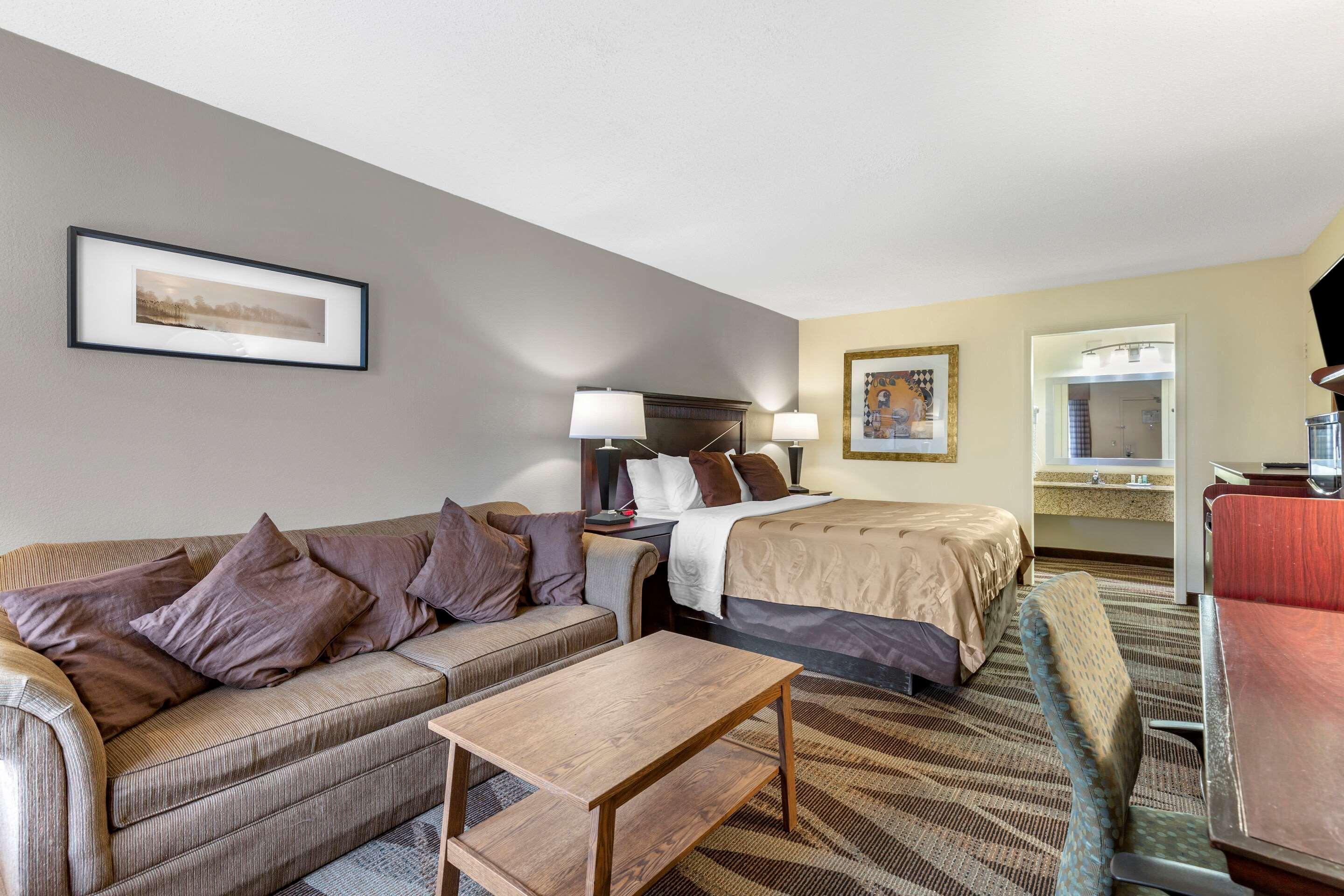 Quality Inn Windsor Mill Bagian luar foto