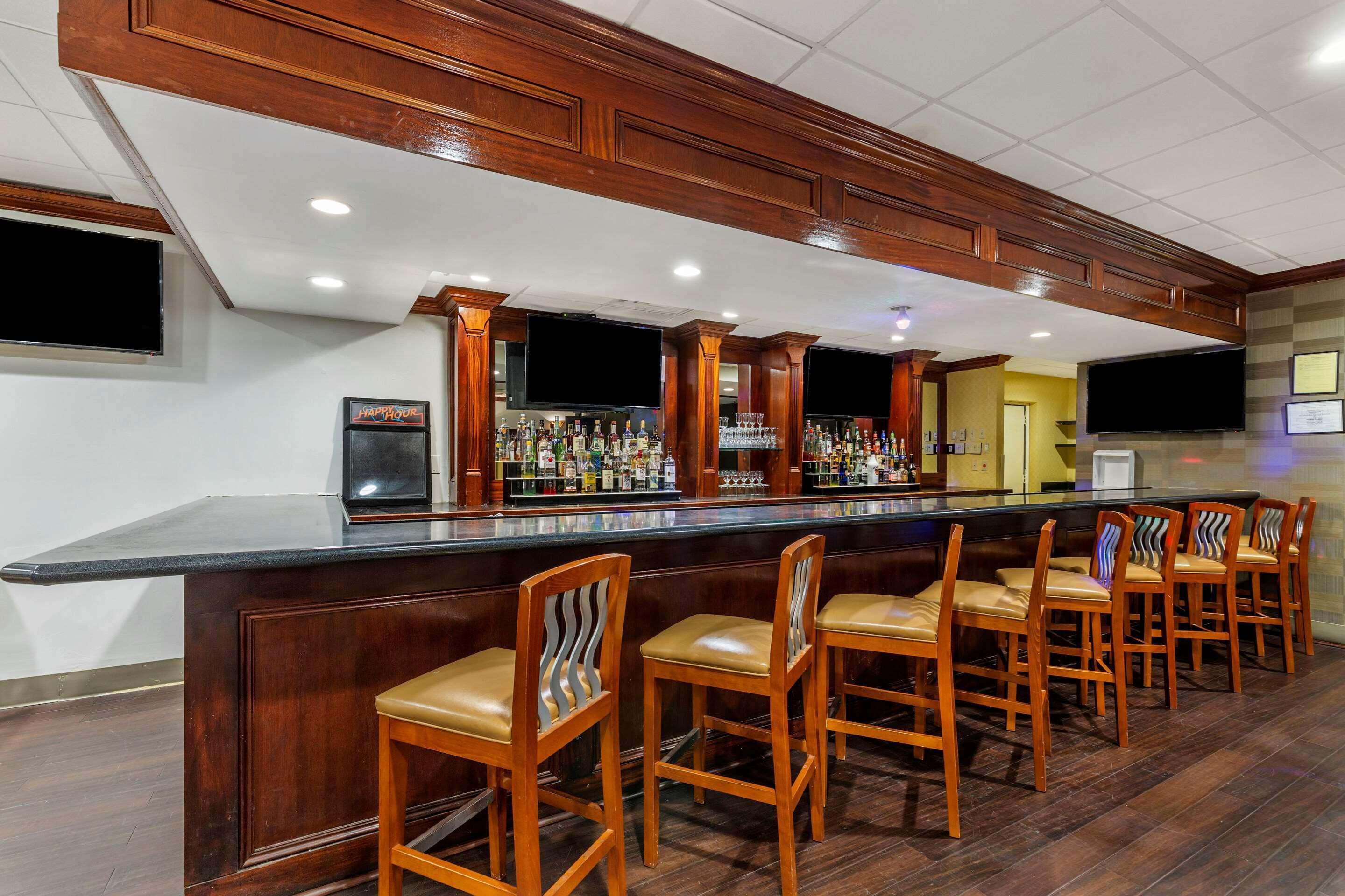 Quality Inn Windsor Mill Bagian luar foto