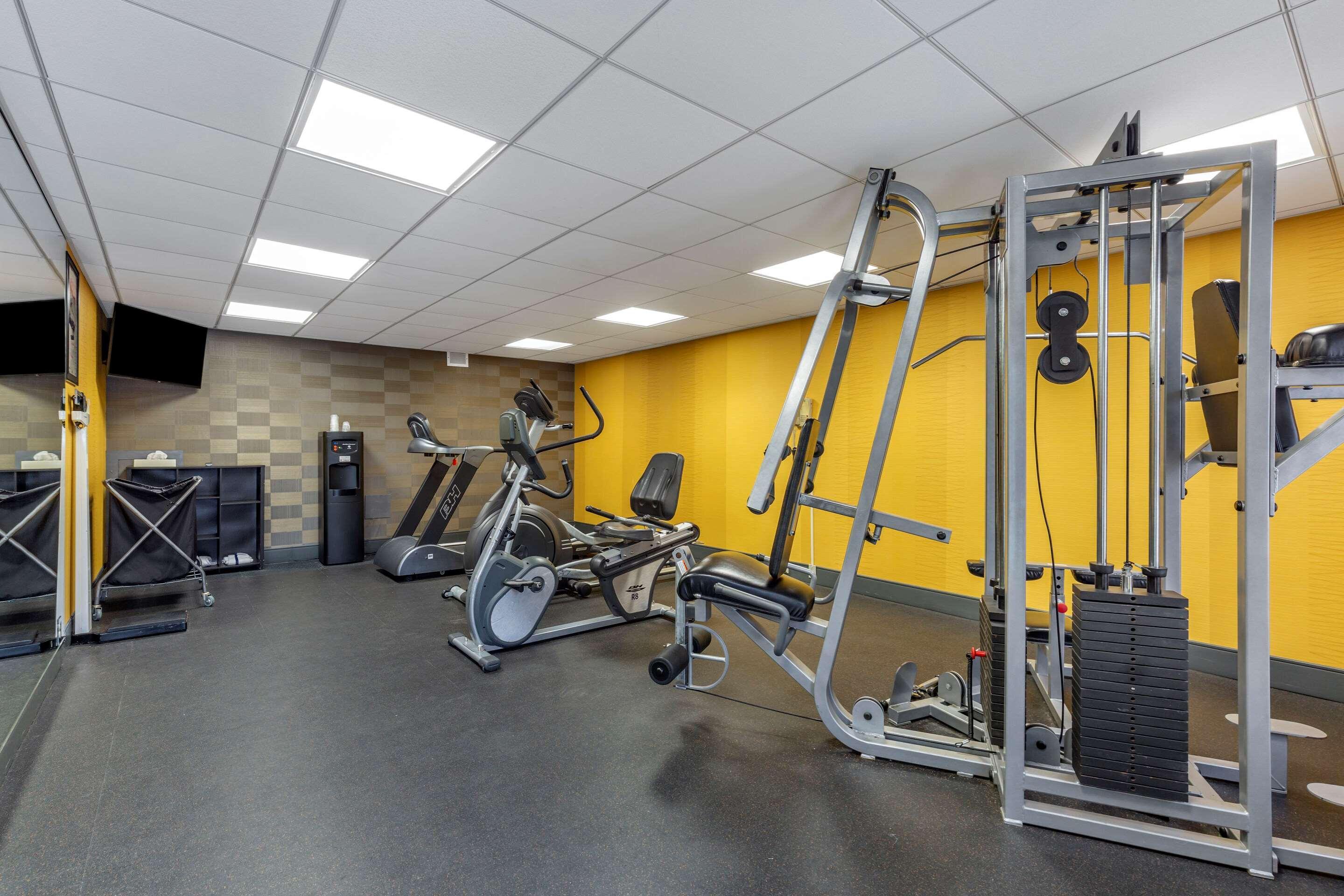 Quality Inn Windsor Mill Bagian luar foto