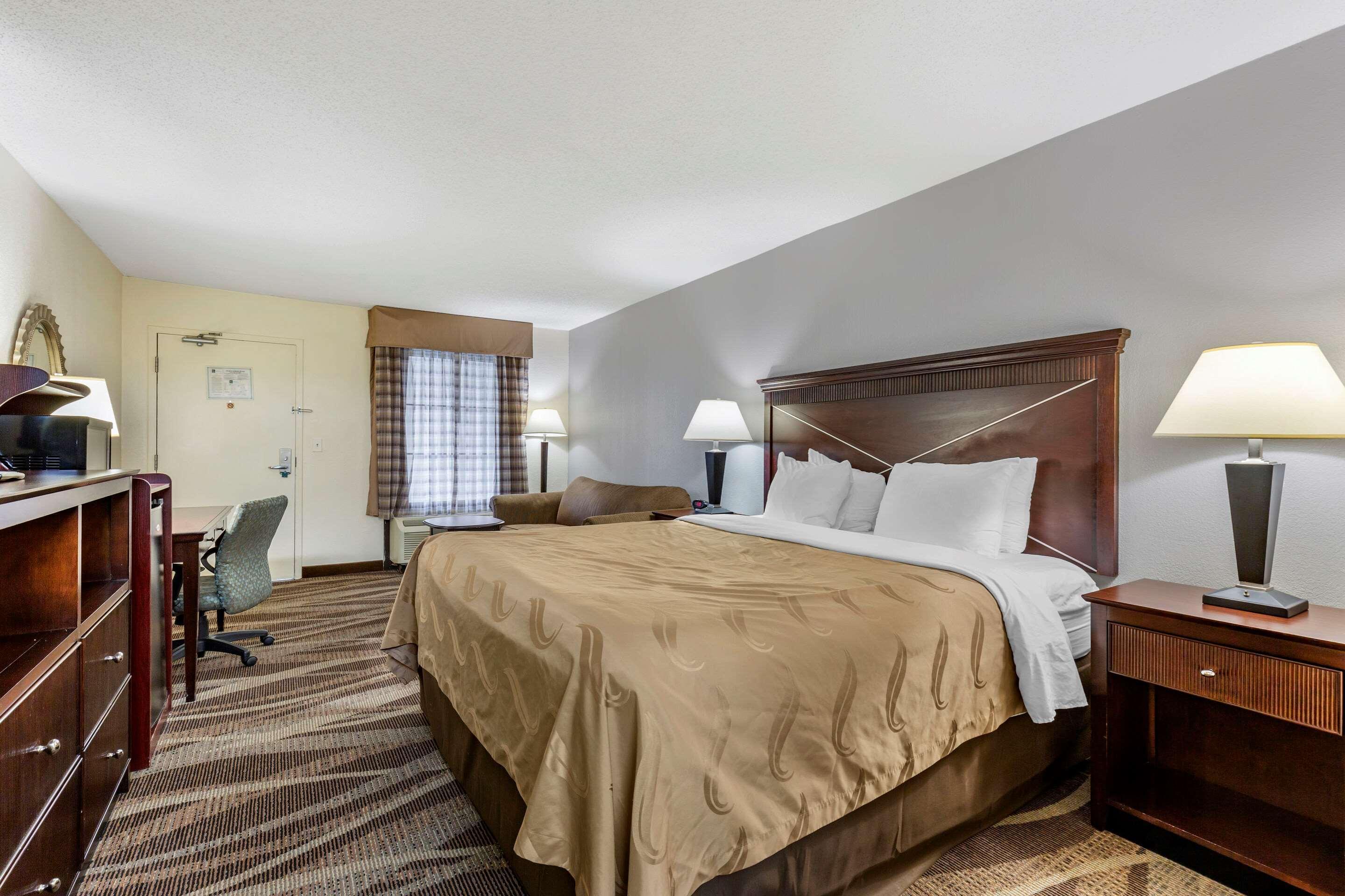 Quality Inn Windsor Mill Bagian luar foto