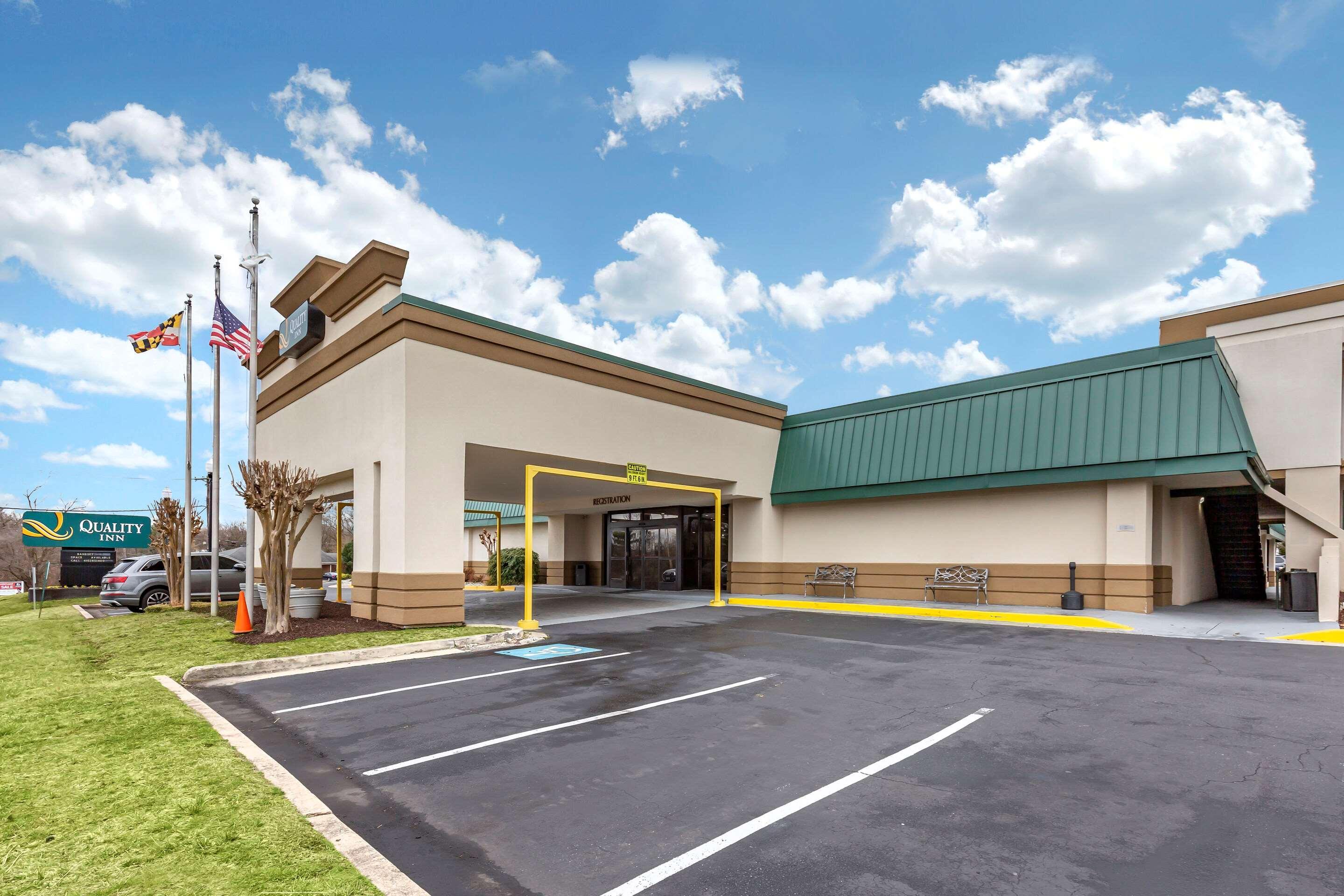 Quality Inn Windsor Mill Bagian luar foto