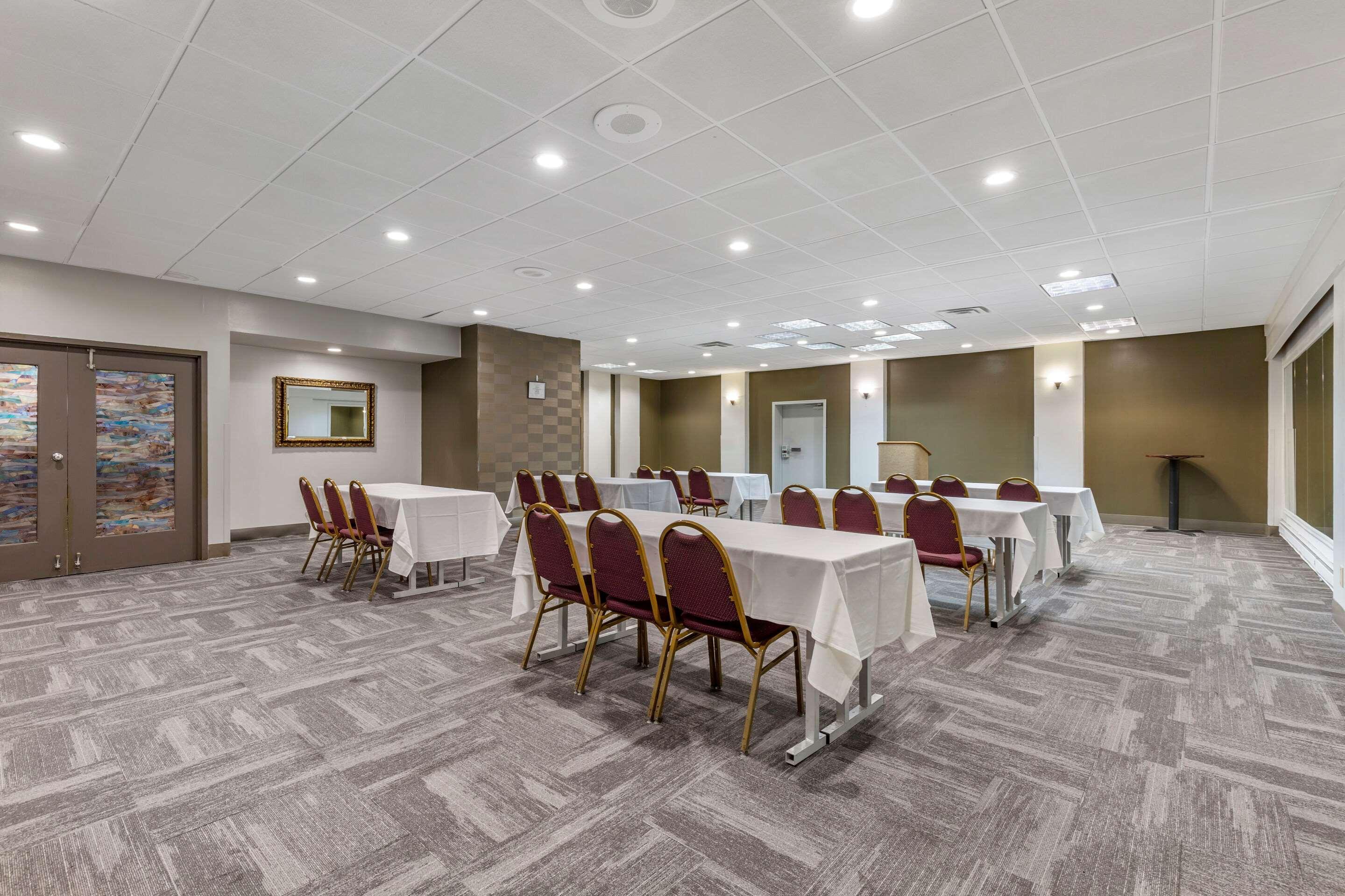 Quality Inn Windsor Mill Bagian luar foto