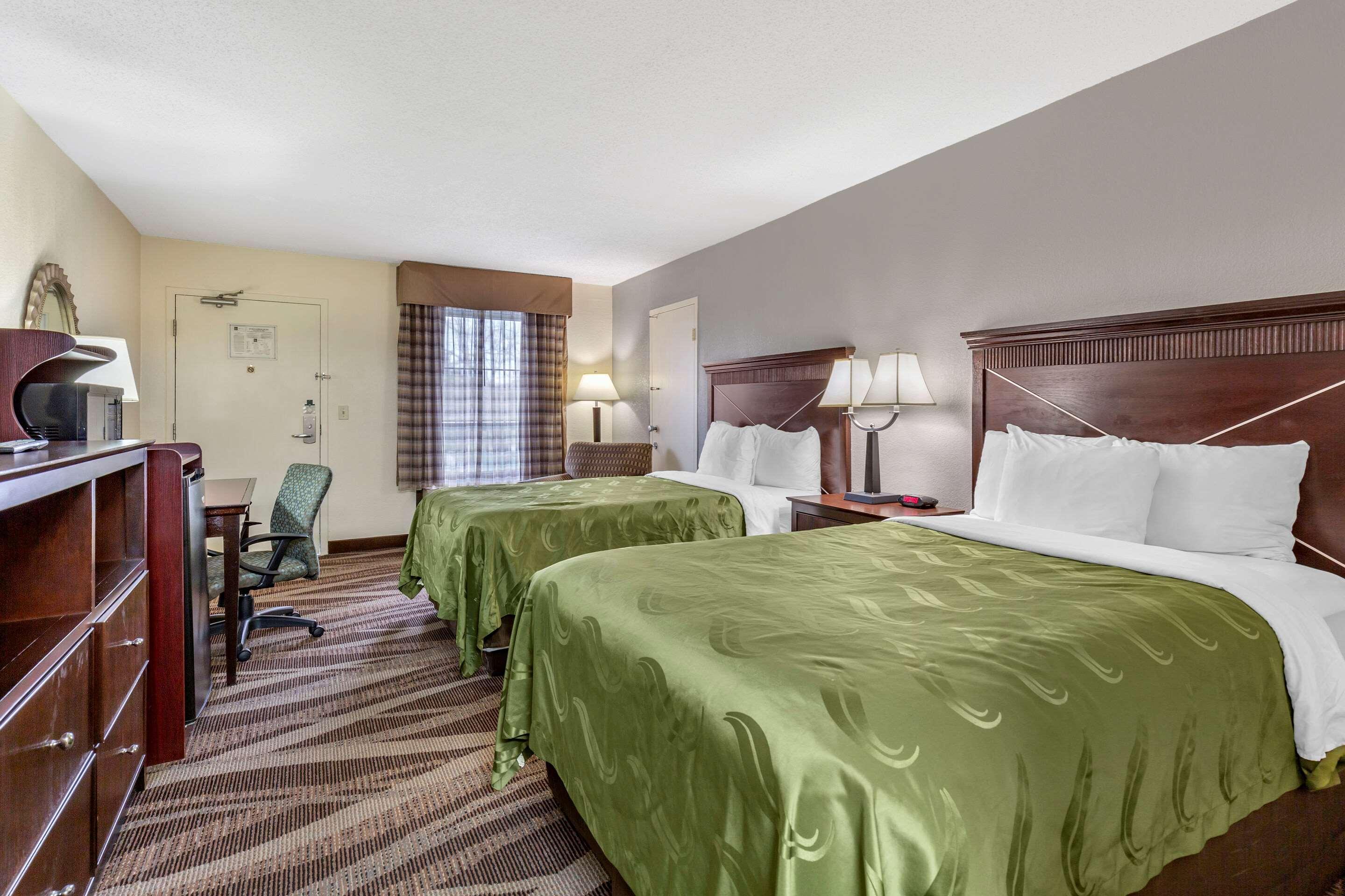 Quality Inn Windsor Mill Bagian luar foto