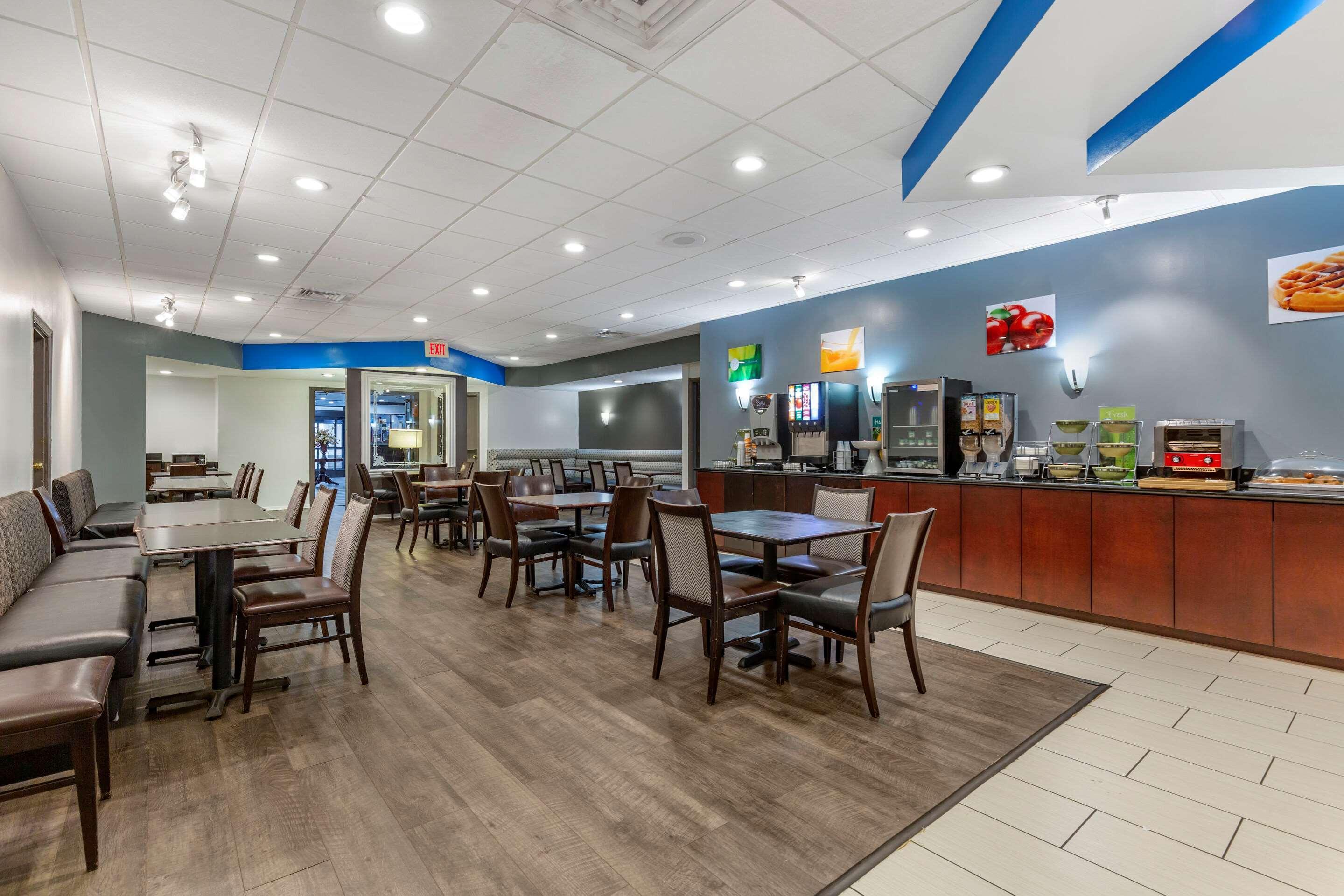 Quality Inn Windsor Mill Bagian luar foto