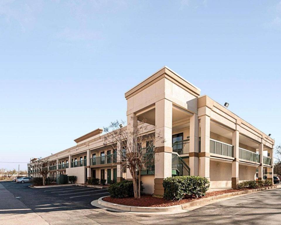 Quality Inn Windsor Mill Bagian luar foto