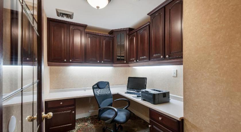 Quality Inn Windsor Mill Bagian luar foto