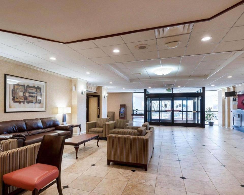 Quality Inn Windsor Mill Bagian luar foto