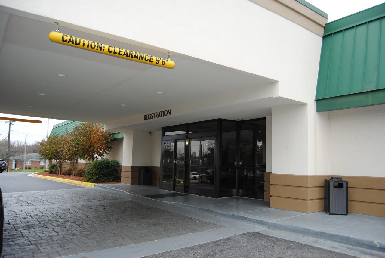 Quality Inn Windsor Mill Bagian luar foto
