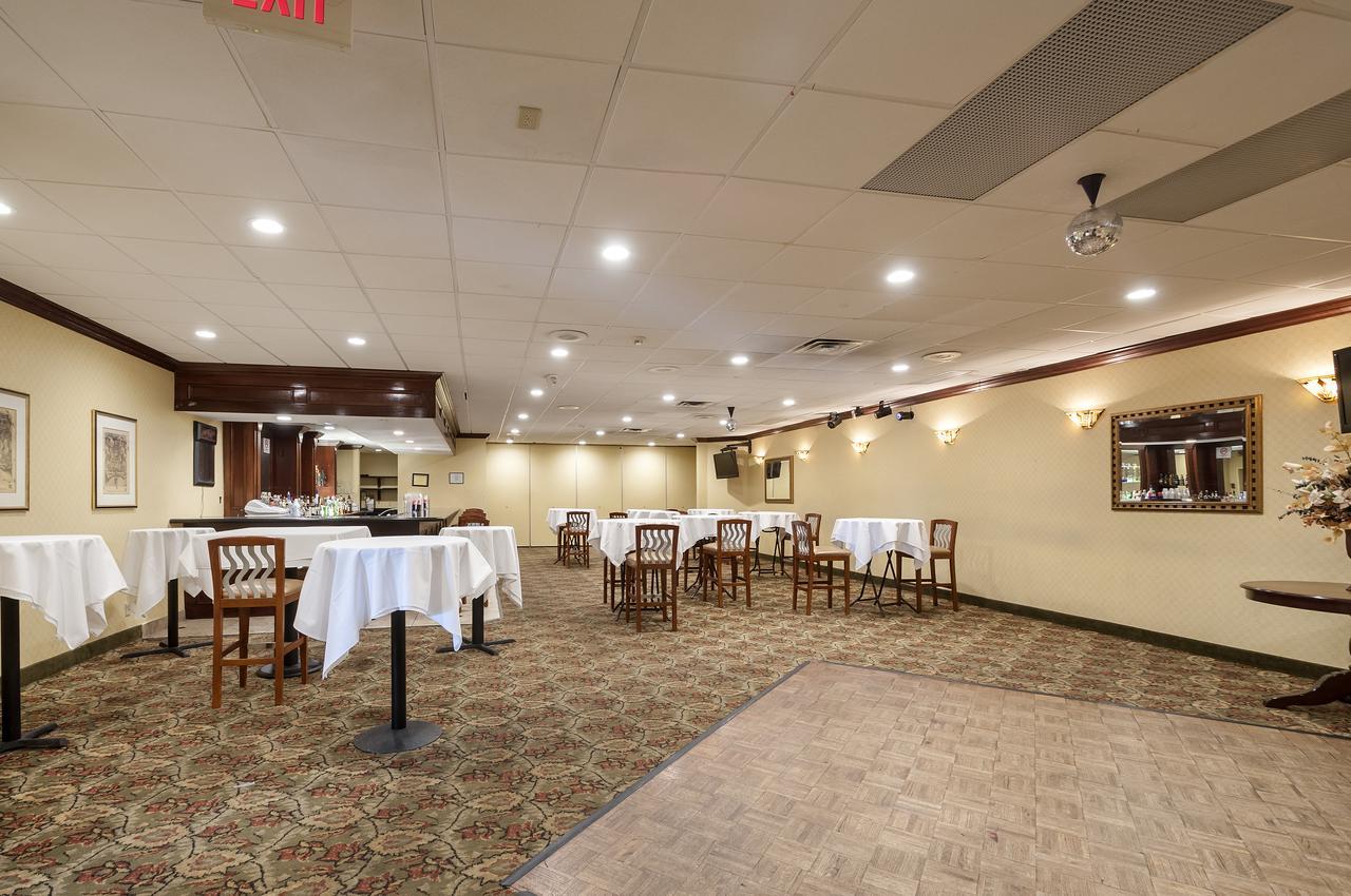 Quality Inn Windsor Mill Bagian luar foto
